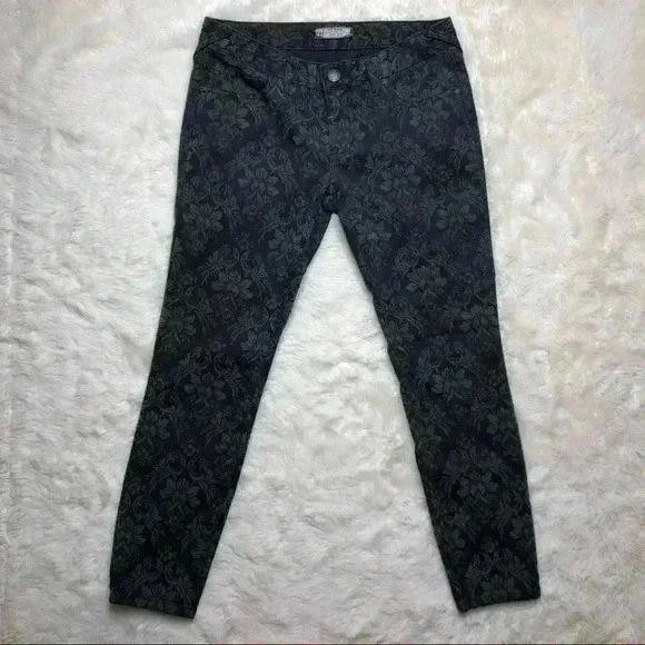 Free People Skinny Jeans Black & Grey Floral  Sz 27 - Picture 3 of 16